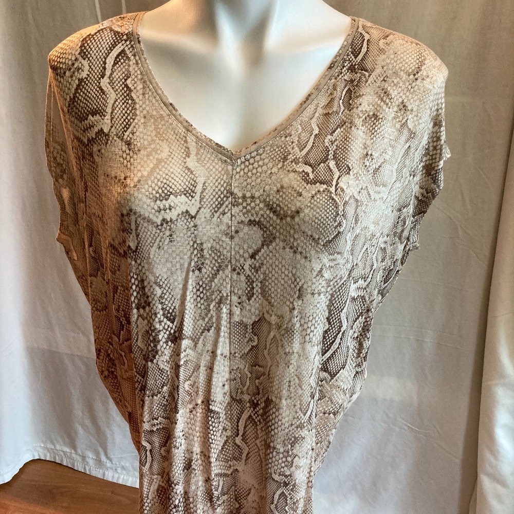 LAST CHANCE! White House Black Market Snake Skin Tunic Blouse - Picture 1 of 3